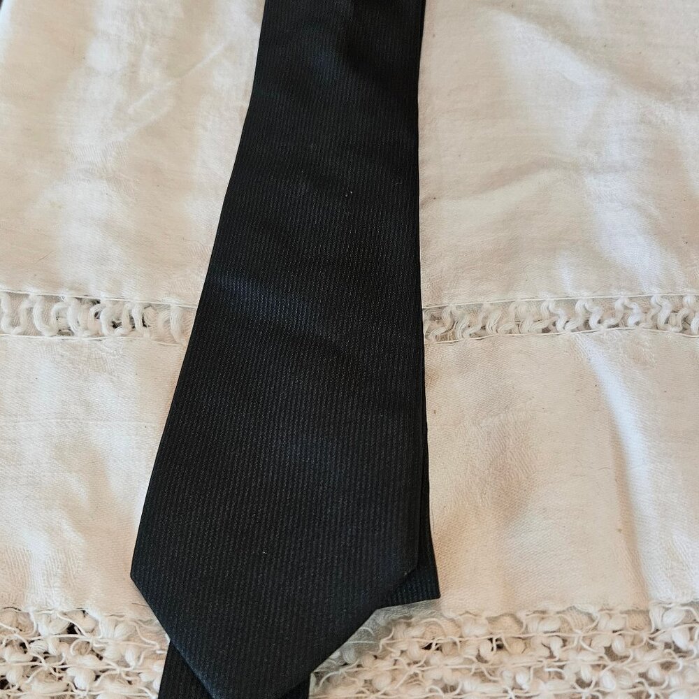 DKNY SOLID BLACK NECK TIE